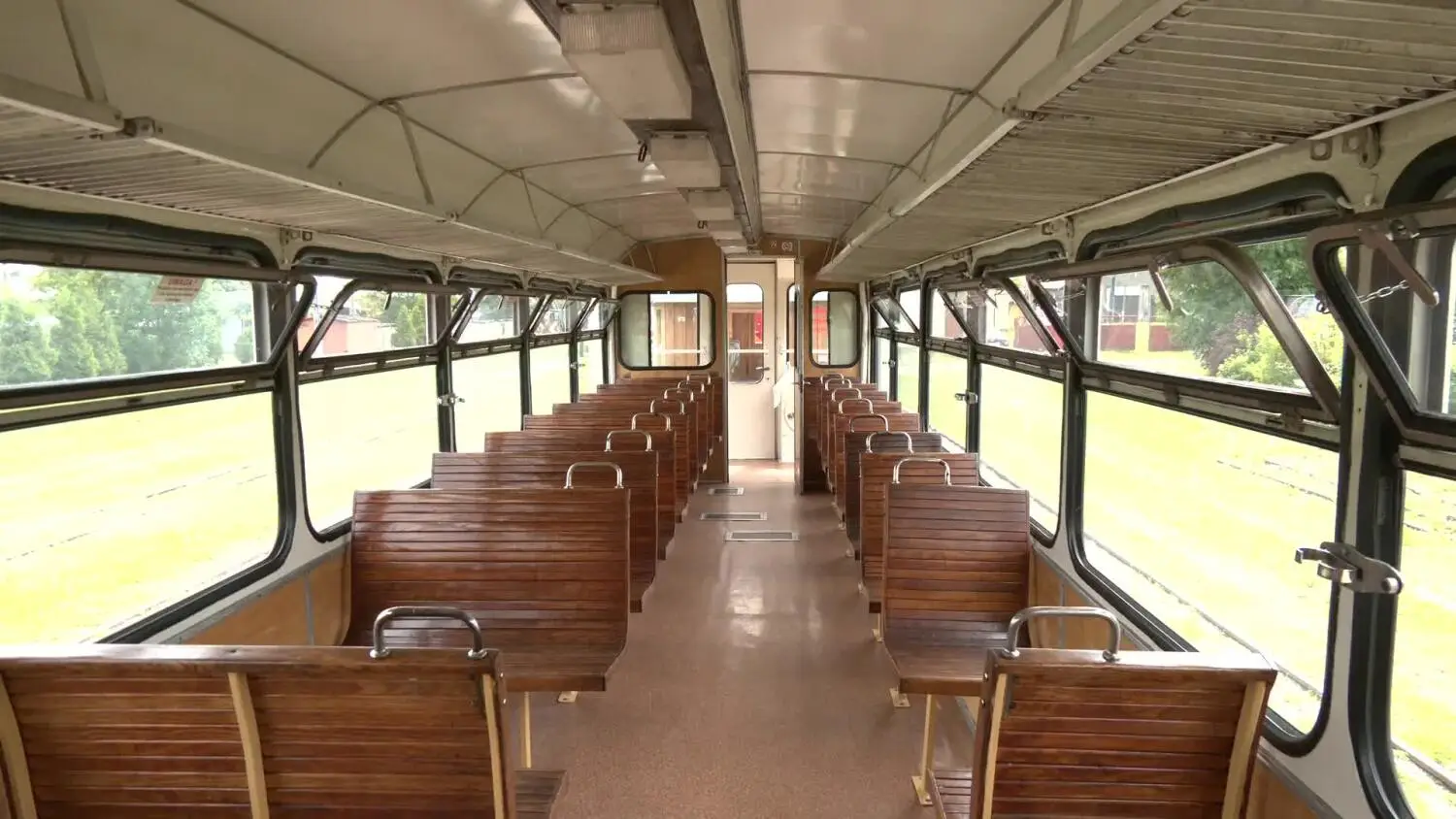 17102024-kolejka-waskotorowa.mp4