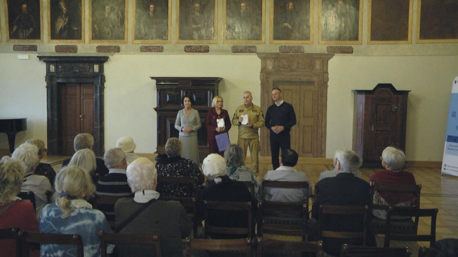 12112024-seniorzy-w-muzeum.mp4