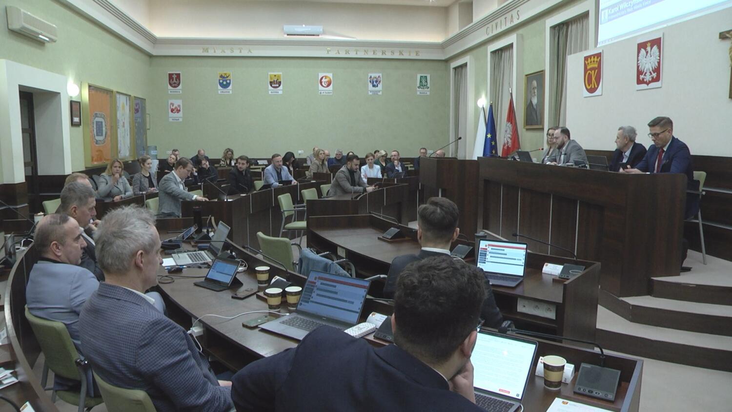 22012025-sesja-rady-miasta-ws-klubu-korona-kielce-popr.mp4