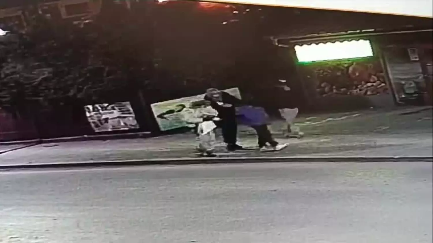 policja-jedrzejow-zerwanie-banerow.mp4