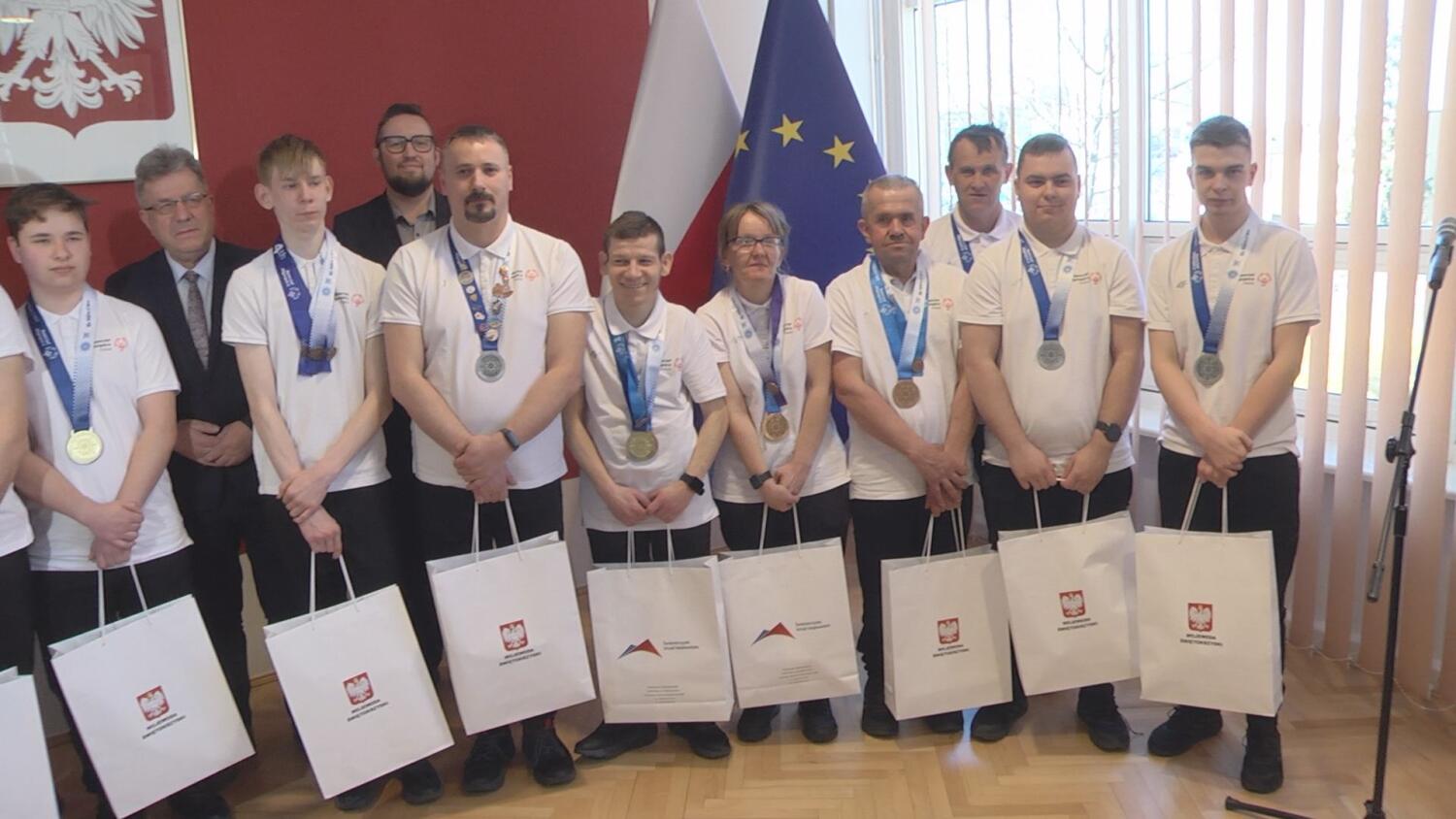 03042025-spotkanie-wojewody-z-laureatami-olimpiady-specjalnej-popr.mp4