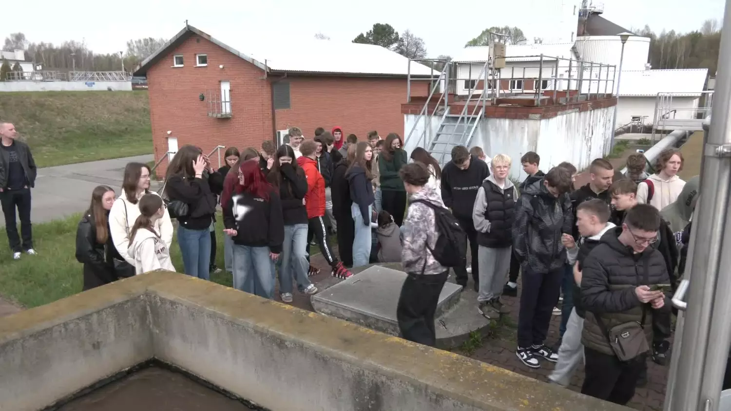 17042025-dzieci-na-oczyszczalni-skarzysko-popr.mp4