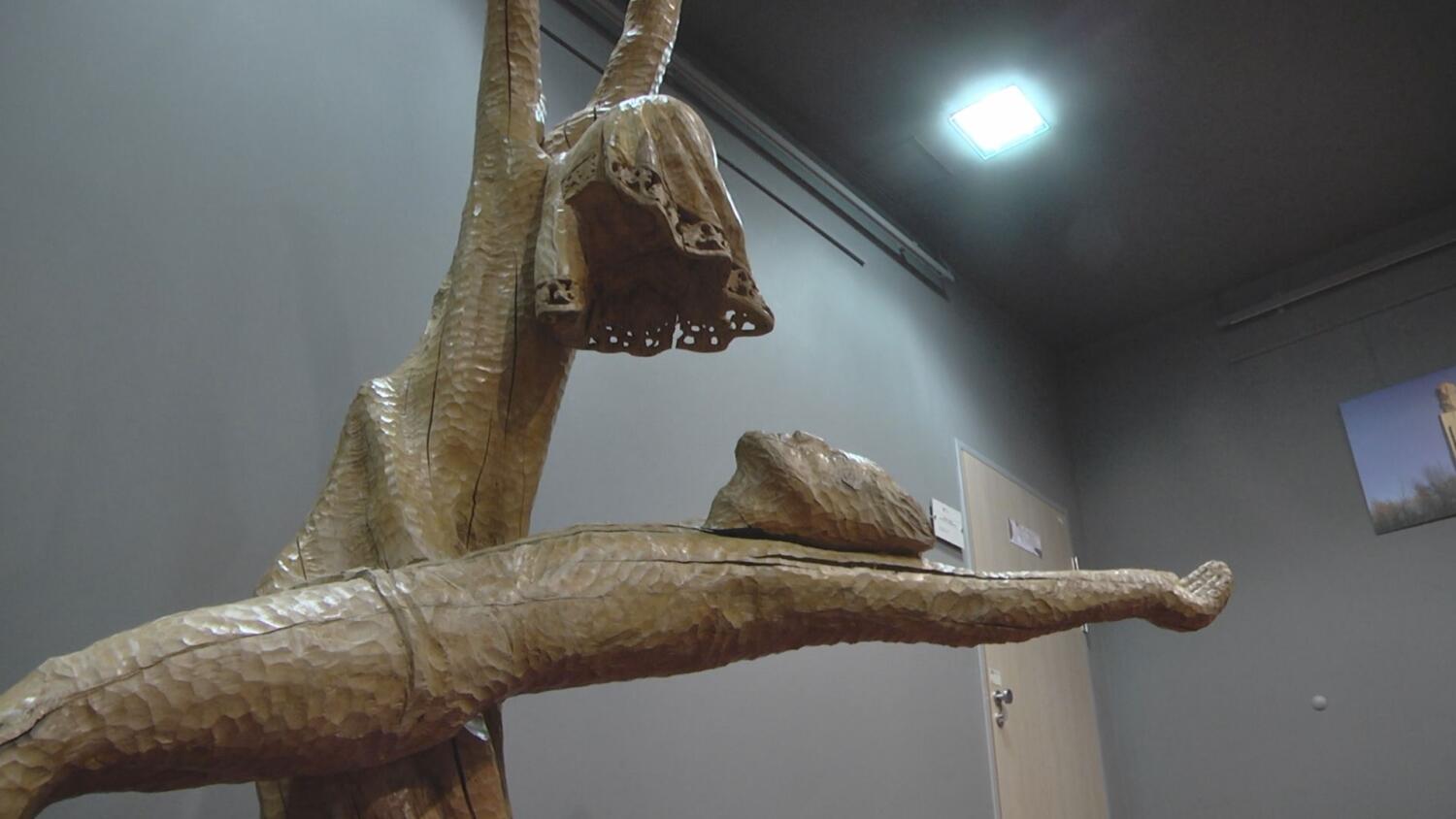 17102025-wystawa-rzezb-henryka-sikory.mp4