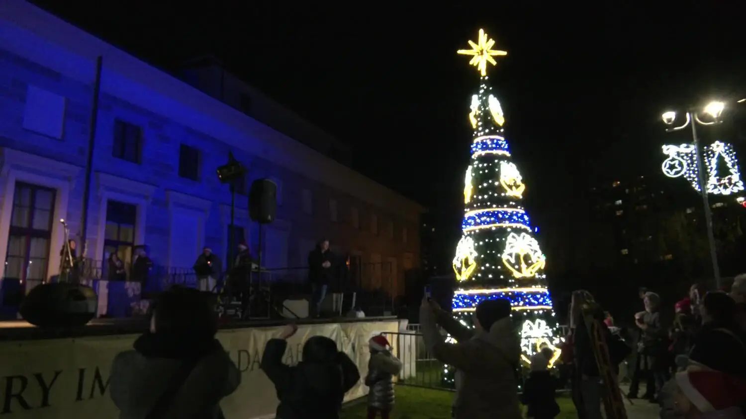 08122025-choinka-skarzysko.mp4